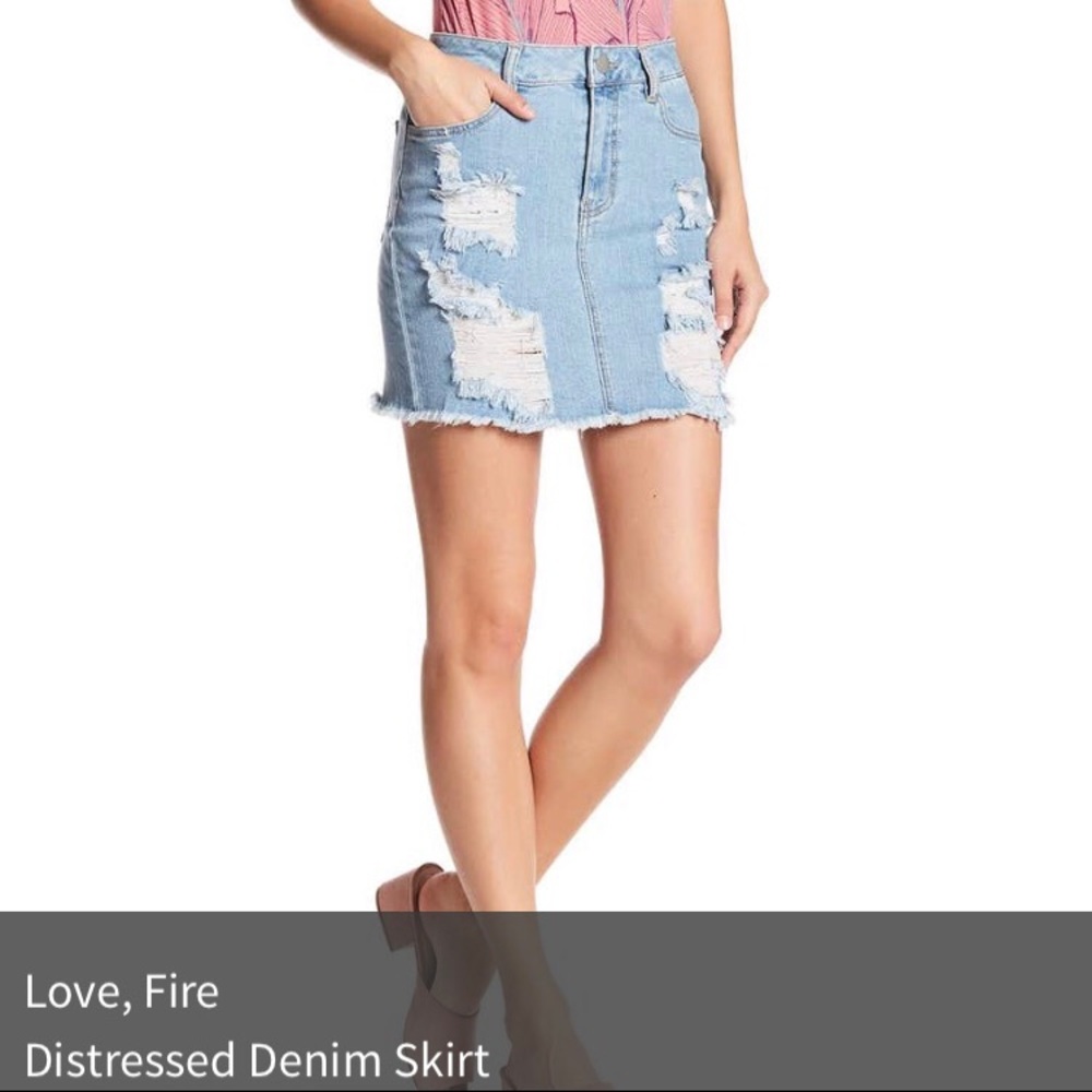 Denim skirt 🌹
